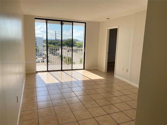 Foto del edificio - 8145 NW 7th St