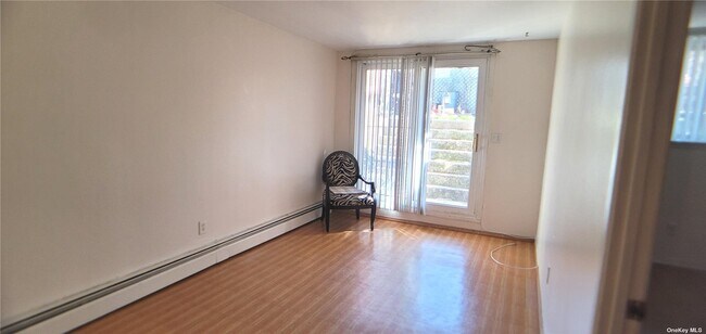 Foto del edificio - 14762 Grand Central Pkwy