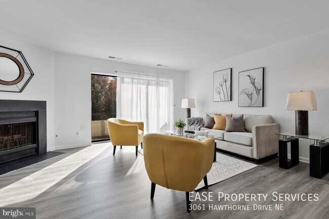 Building Photo - 3061 Hawthorne Dr NE