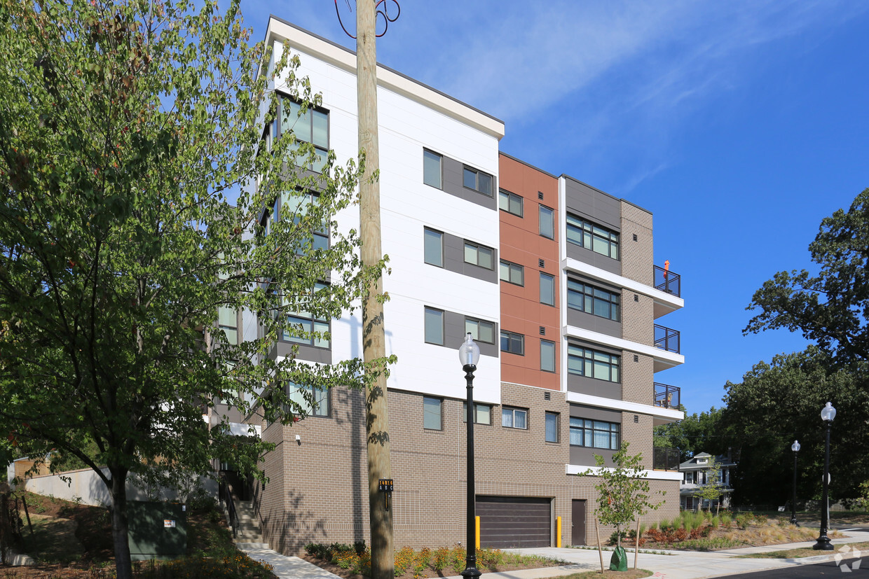 Foto del edificio - Girard Street Senior Residences