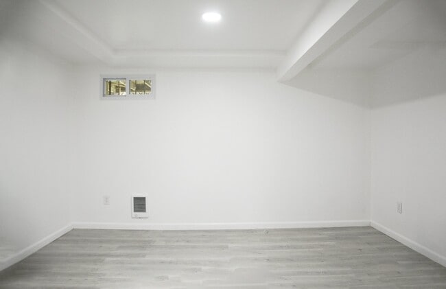 Building Photo - 2350 Baldwin Ave