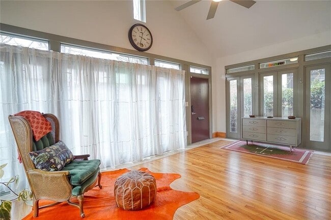 Building Photo - 821 Penn Ave NE