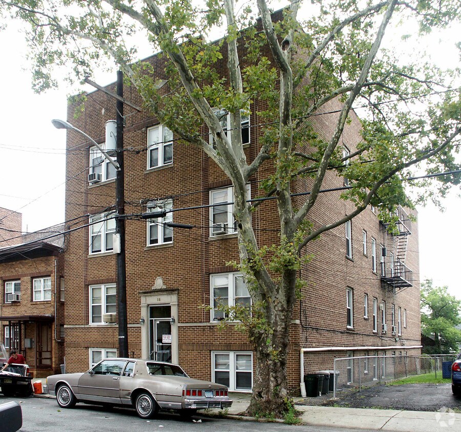 Primary Photo - 18-20 Beech St