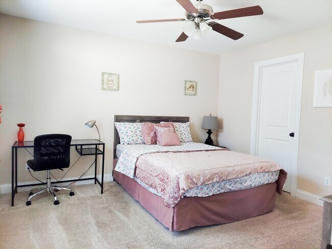 Bedroom1 /w Bath attached - 737 Leela Ct
