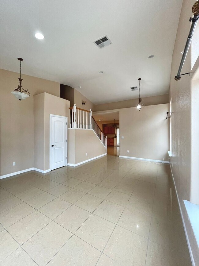 Foto del edificio - Available NOW! Half off 1st months rent