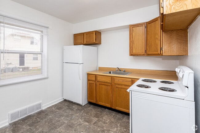 Colonial Manor Apartments - Evansville, IN | Apartments.com