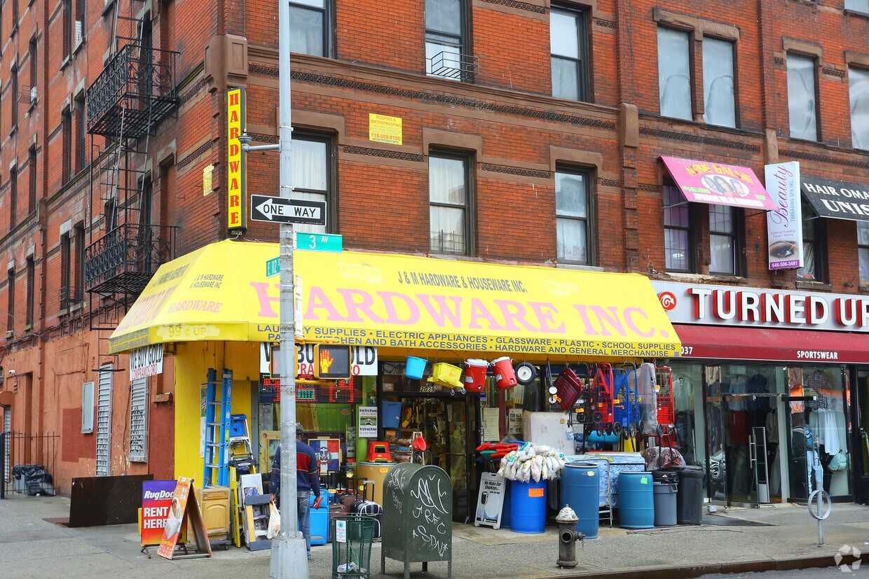 Building Photo - 2039 3rd Ave