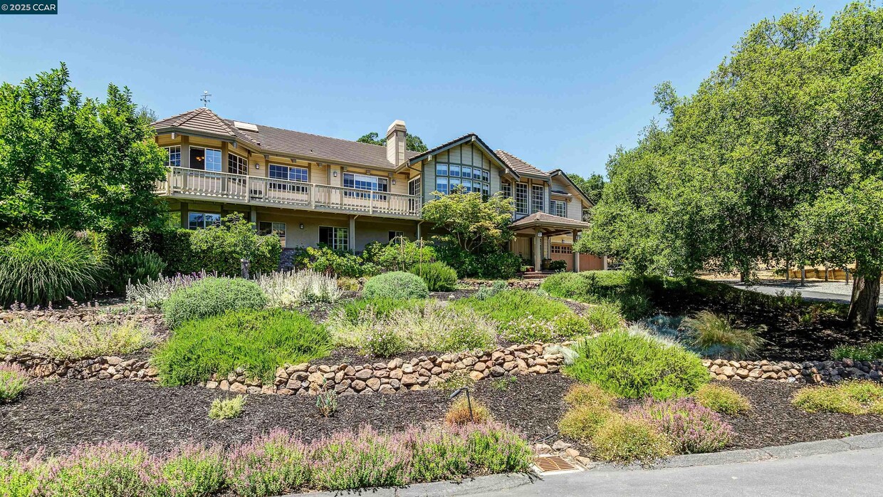 Foto principal - 3434 Woodview Dr