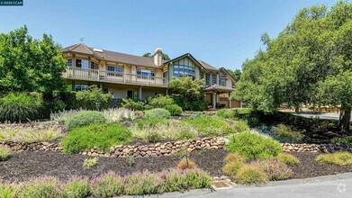 Building Photo - 3434 Woodview Dr