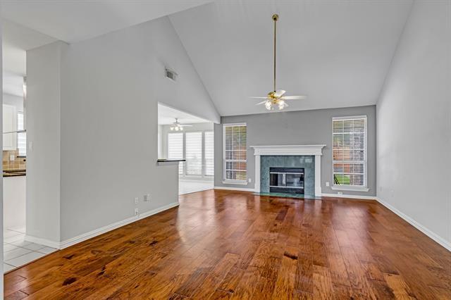 Building Photo - 4001 Mayflower Ln