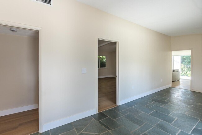 Entrada - 679 Rancho Dr