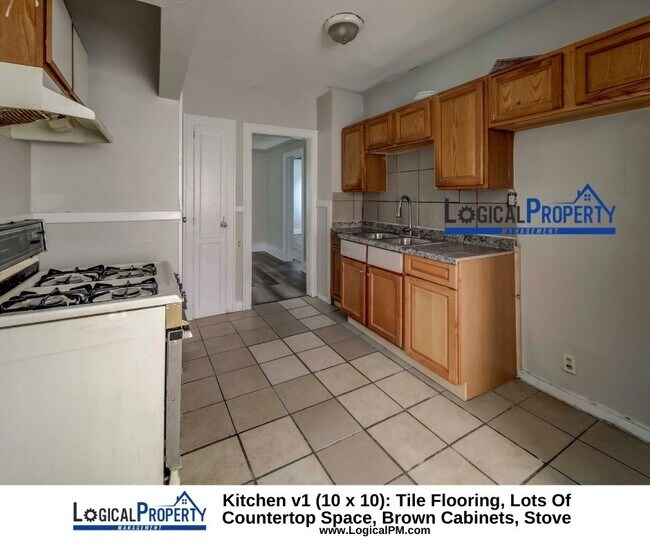 Building Photo - Beautiful Brick Colonial 4Bed/1.5Bath, 2 C...