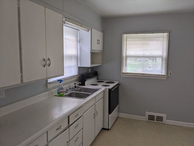 Building Photo - Available August 2026! 2 bedroom, 1 bath single-family home on corner lot