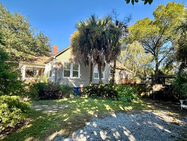 Foto del edificio - 2111 Metts Ave