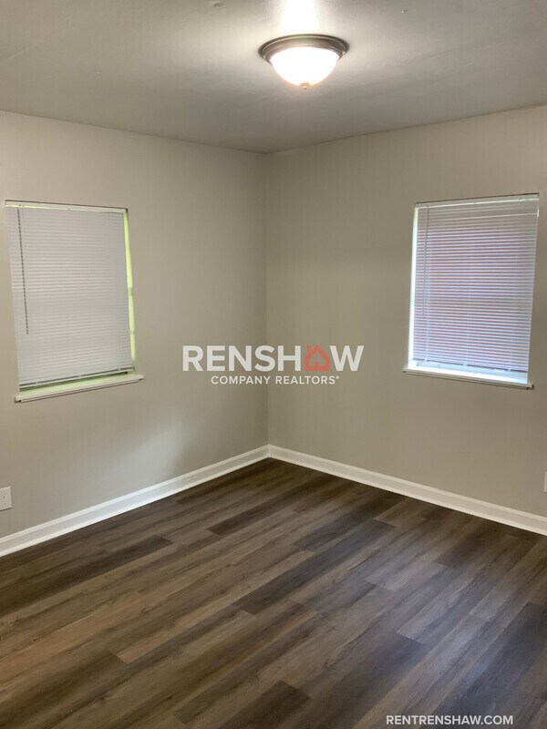 Building Photo - 211 Cross St