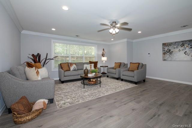 Building Photo - 83 Village Green Dr