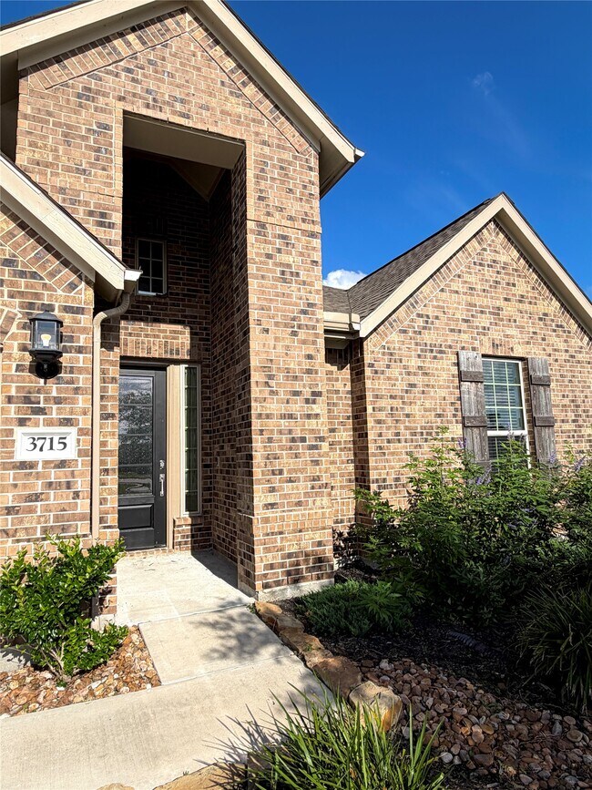 Building Photo - 3715 Rock Ledge Dr