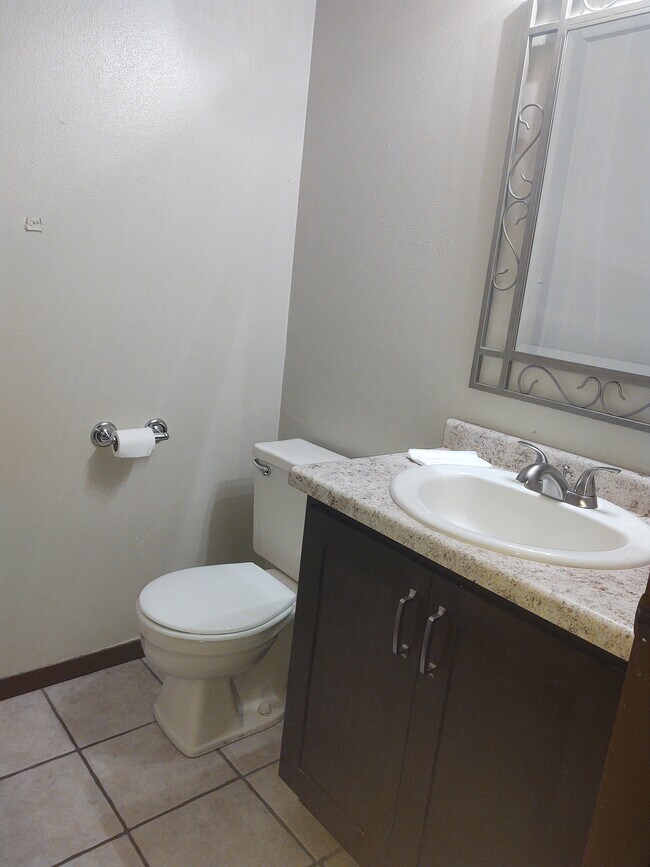 1/2 bath - 11 Shamrock Ct