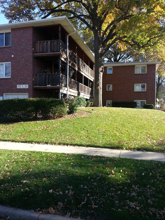 Front - 412 S 24th St