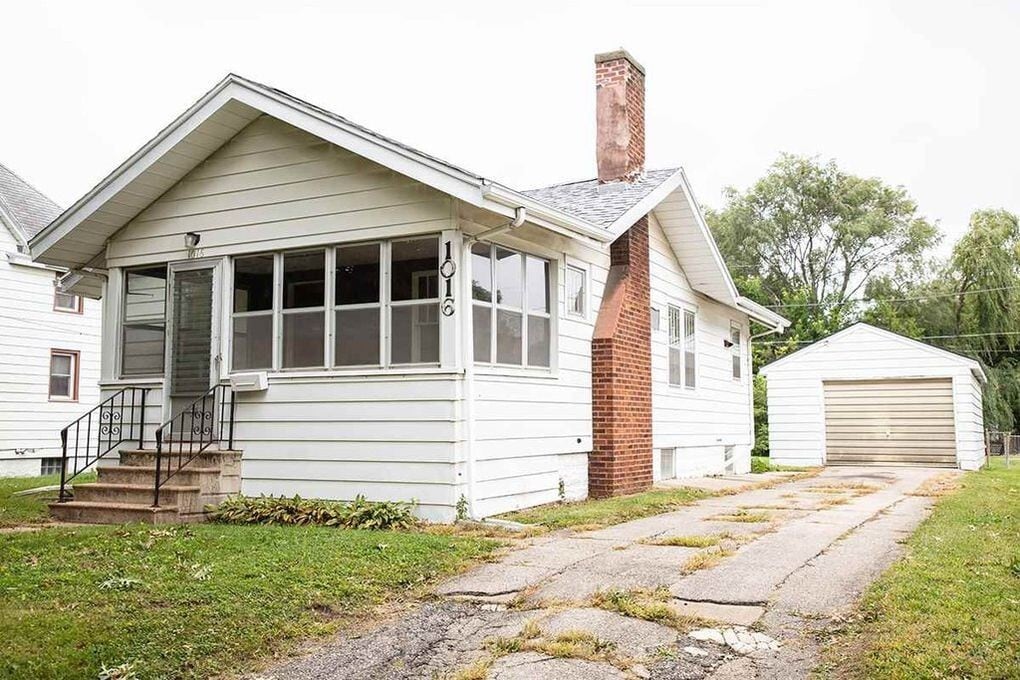 Primary Photo - FOR RENT- 1016 W 7th St *PETS OK*