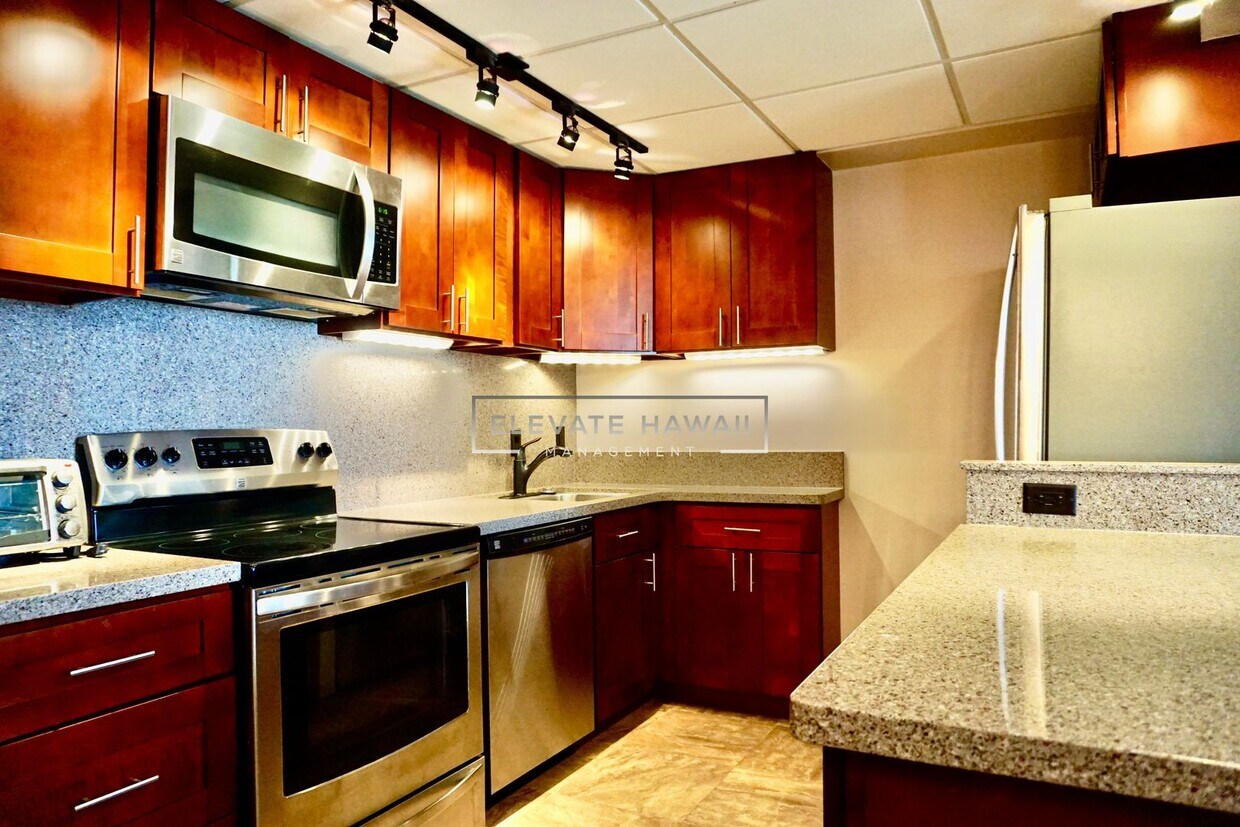Primary Photo - FULLY FURNISHED 2 BED 2 BATH IN WAIKIKI w/...
