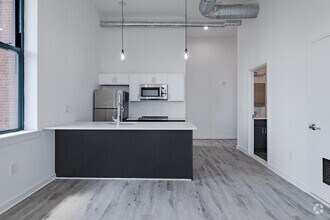 Interior Photo - 70 Roseville Ave