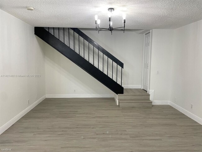 Building Photo - 2 br, 1 bath House - 8044 SW 80th Ave # B4