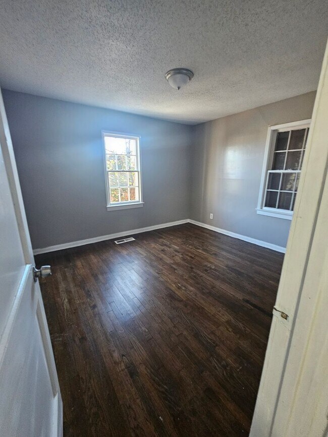 Foto del edificio - 5 Bedroom House Available In Midwest City