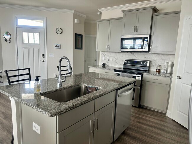 Foto del edificio - 38 Ravens Ridge Rd