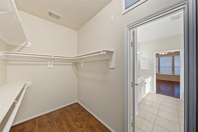 Foto del edificio - 21918 Rivergate Ct