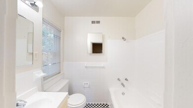 Interior Photo - Presidential Greens