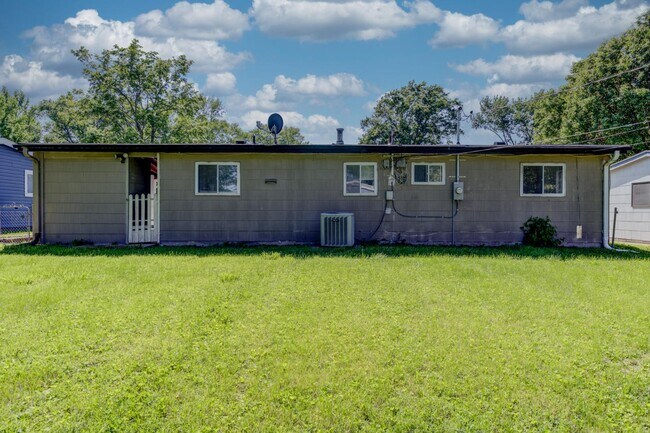 Building Photo - 1710 Kay Dr