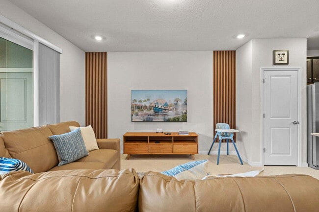 Building Photo - 1283 Blue Paradise Wy