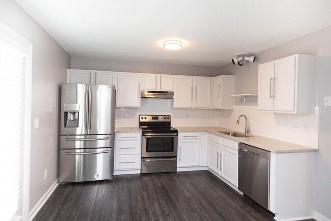 Foto del edificio - Updated End Unit Townhome in East Raleigh