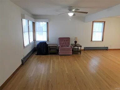 Foto del edificio - 352 Wainwright Ave