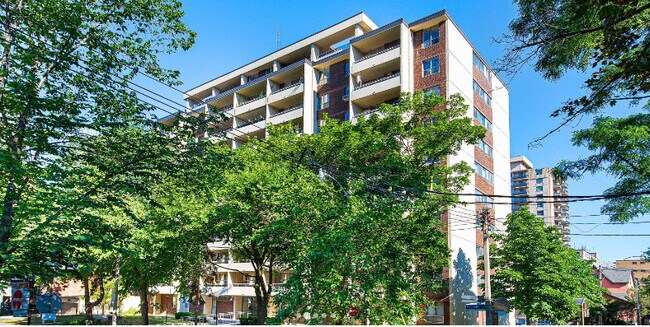 Photo du bâtiment - 100 Alexander Street