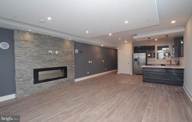 Building Photo - 2564 Frankford Ave