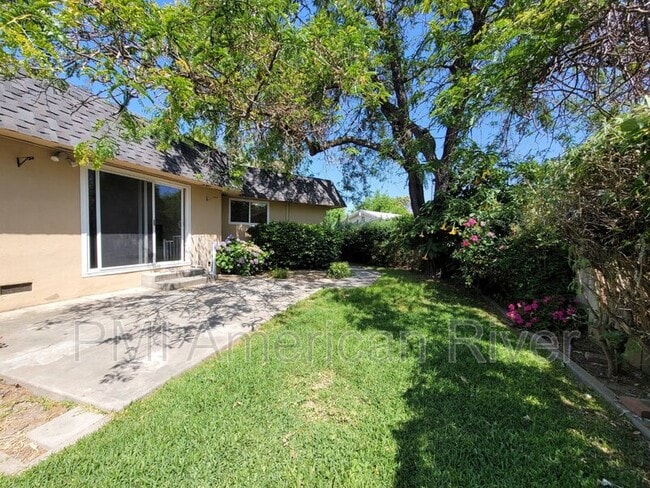 Building Photo - 977 Briarcrest Way