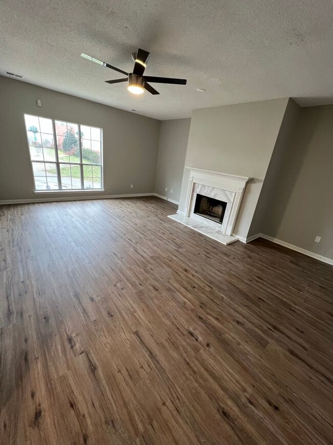 Building Photo - DEPOSIT PENDING! Townhome For Rent In Birm...