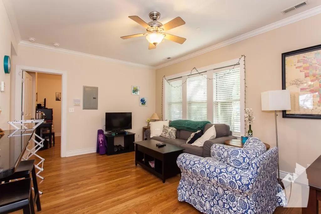 Foto principal - 2 bedroom in Chicago IL 60613