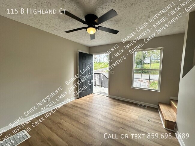 Foto del edificio - 2-Bed 1-Bath Townhome + Garage