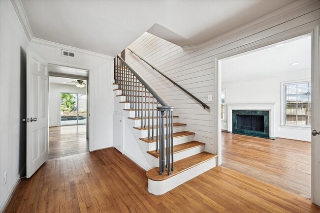 Building Photo - 2506 Avalon Pl