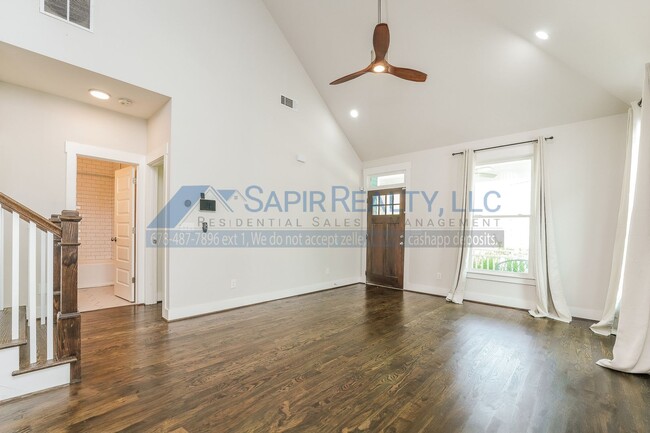 Building Photo - Cozy 4 Bedroom Home - Move in by 01/15/25 ...