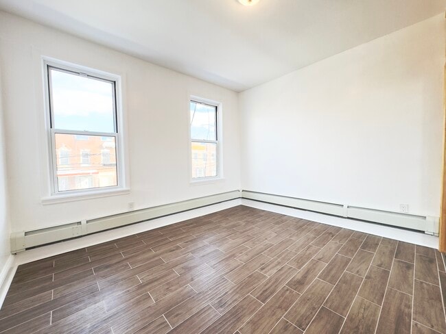 Foto del edificio - 3778 102nd St