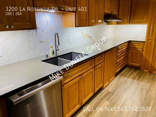 Foto del edificio - 3200 La Rotonda Dr