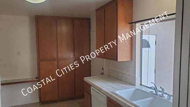 Foto del edificio - 1696 Carmel Cir E