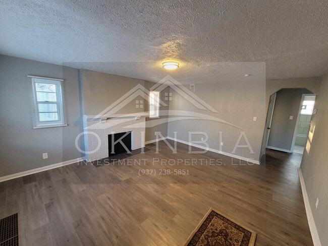 Building Photo - Nicely updated 3 bedroom 1 bath cape cod home
