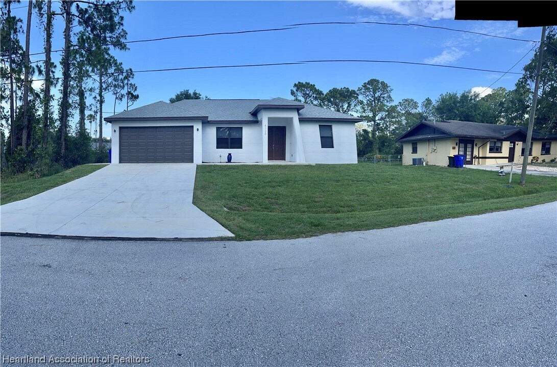 Foto principal - 4128 Barbarossa Ave