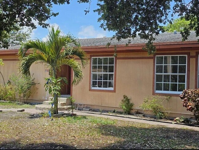 Building Photo - 2013 Dock St