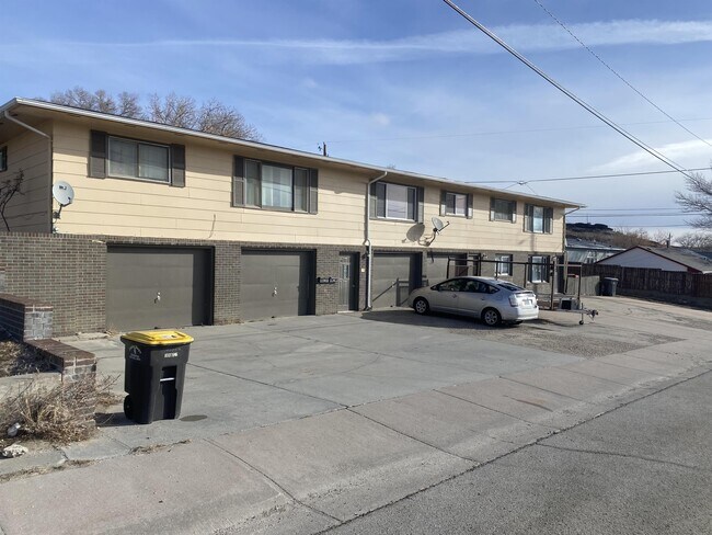 Building Photo - 917 Alder St